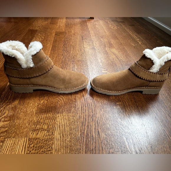 UGG McKay Chestnut Shearling Suede Ankle Booties Winter Leather Women’s 6 - Picture 3 of 9